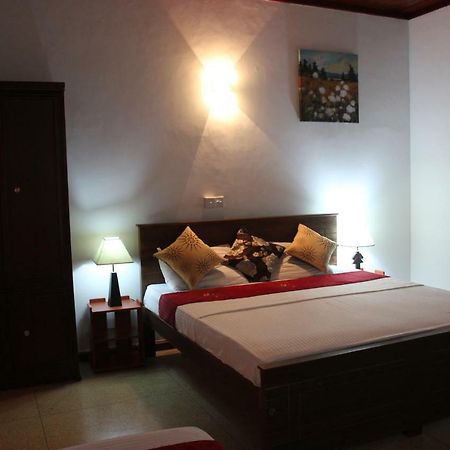 Guest Ryan Hotel Katunayaka Kültér fotó