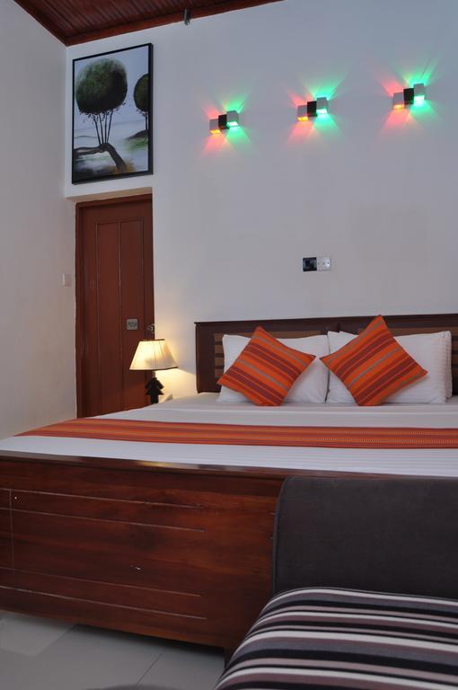 Guest Ryan Hotel Katunayaka Kültér fotó
