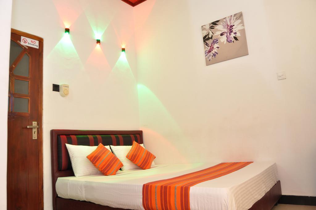 Guest Ryan Hotel Katunayaka Kültér fotó