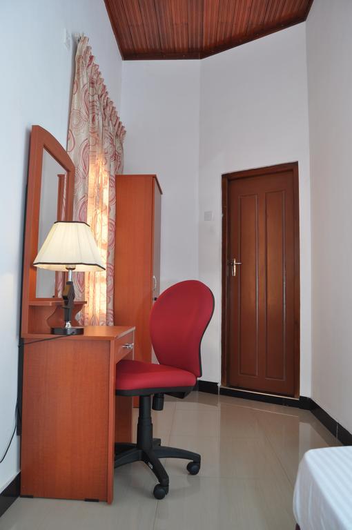 Guest Ryan Hotel Katunayaka Kültér fotó