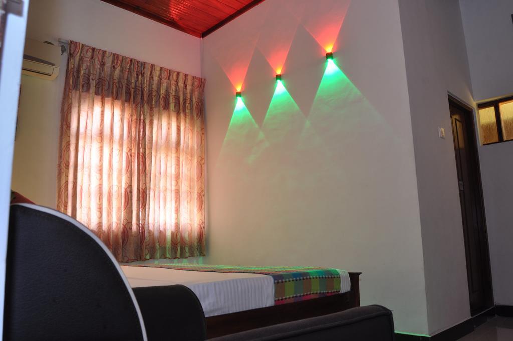 Guest Ryan Hotel Katunayaka Szoba fotó