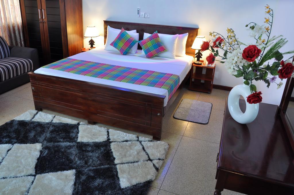 Guest Ryan Hotel Katunayaka Kültér fotó
