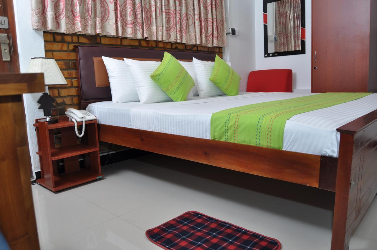 Guest Ryan Hotel Katunayaka Kültér fotó