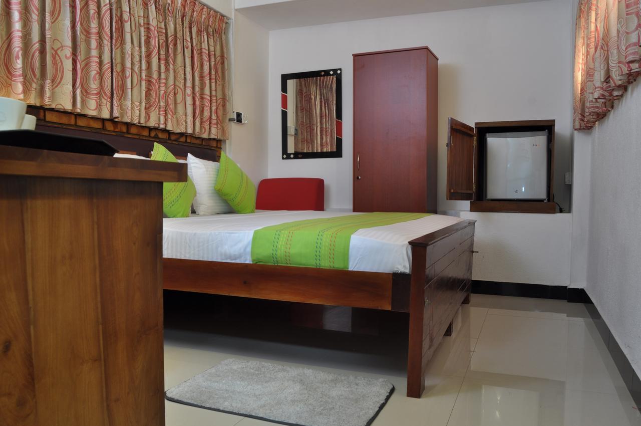 Guest Ryan Hotel Katunayaka Kültér fotó
