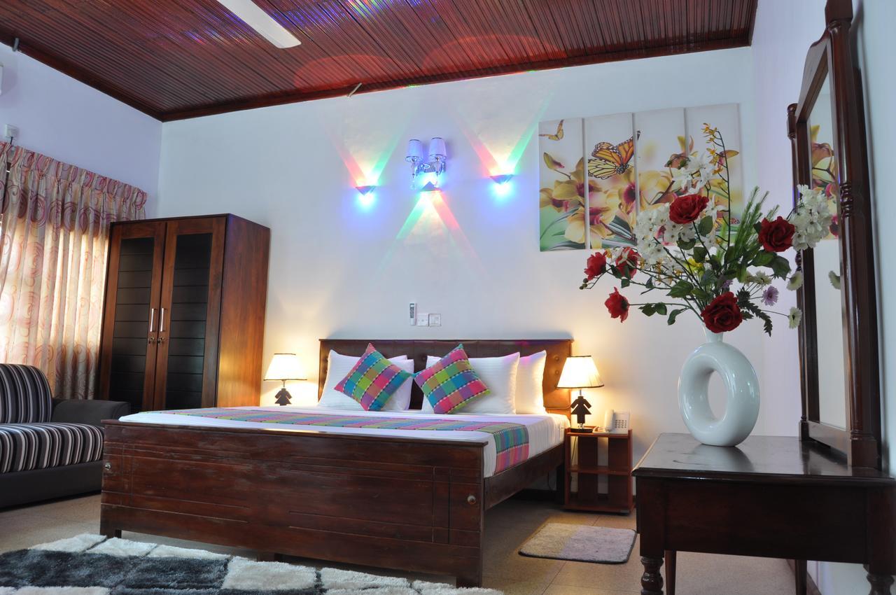 Guest Ryan Hotel Katunayaka Kültér fotó