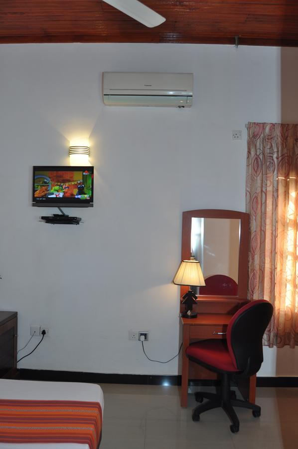 Guest Ryan Hotel Katunayaka Kültér fotó