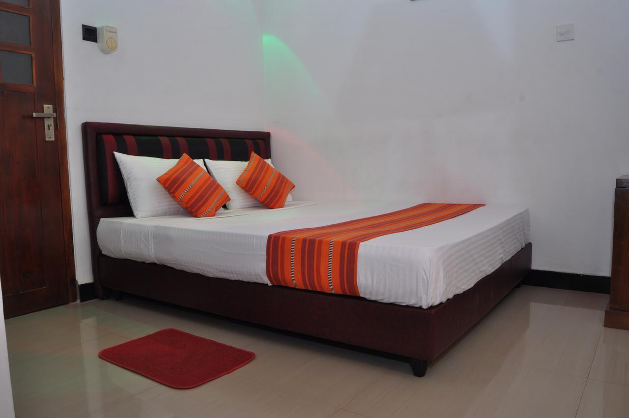 Guest Ryan Hotel Katunayaka Kültér fotó