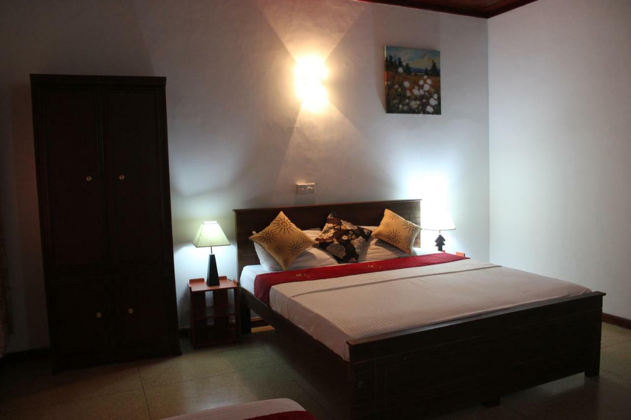 Guest Ryan Hotel Katunayaka Kültér fotó